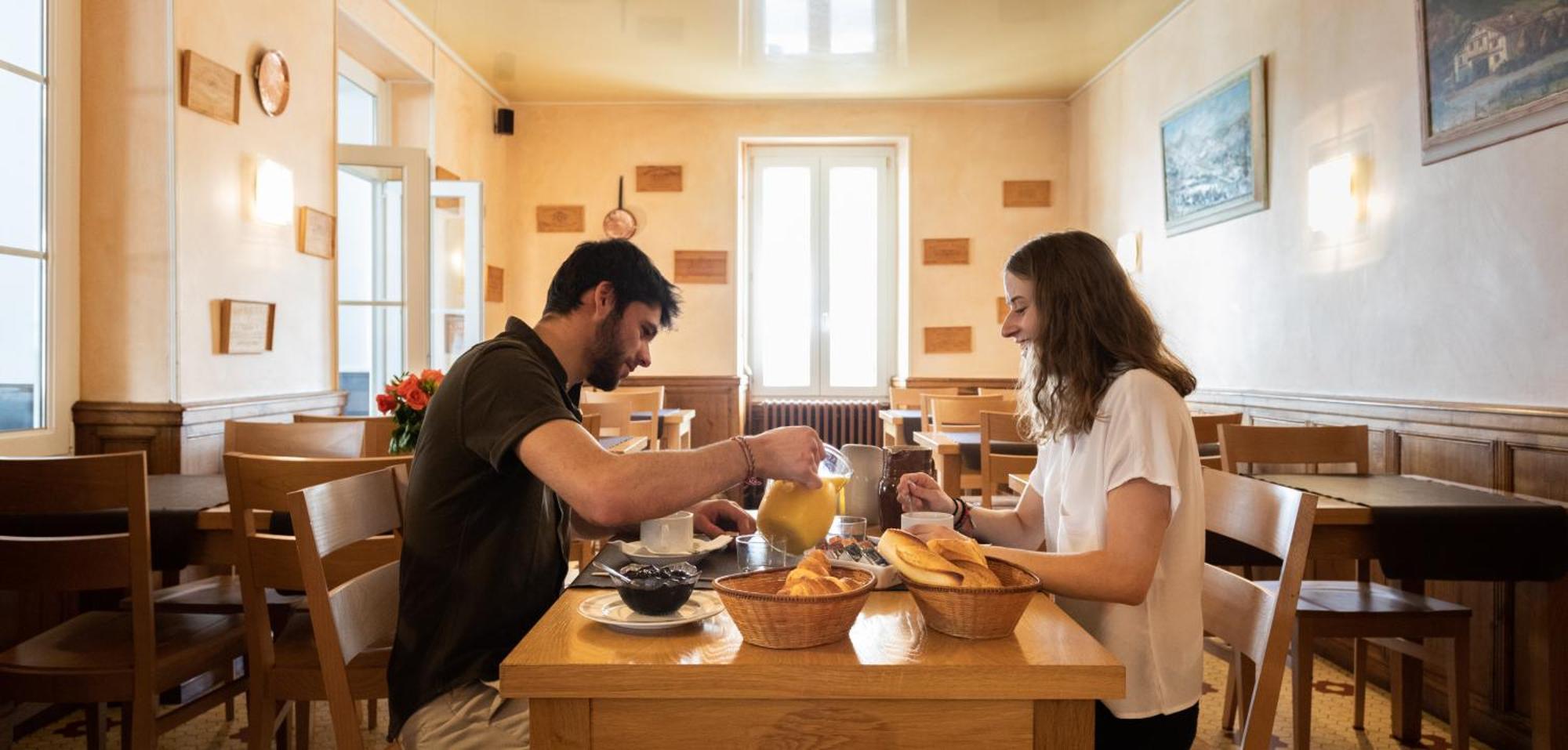 Hotel Restaurant Pecoitz 圣让皮耶德波尔 外观 照片